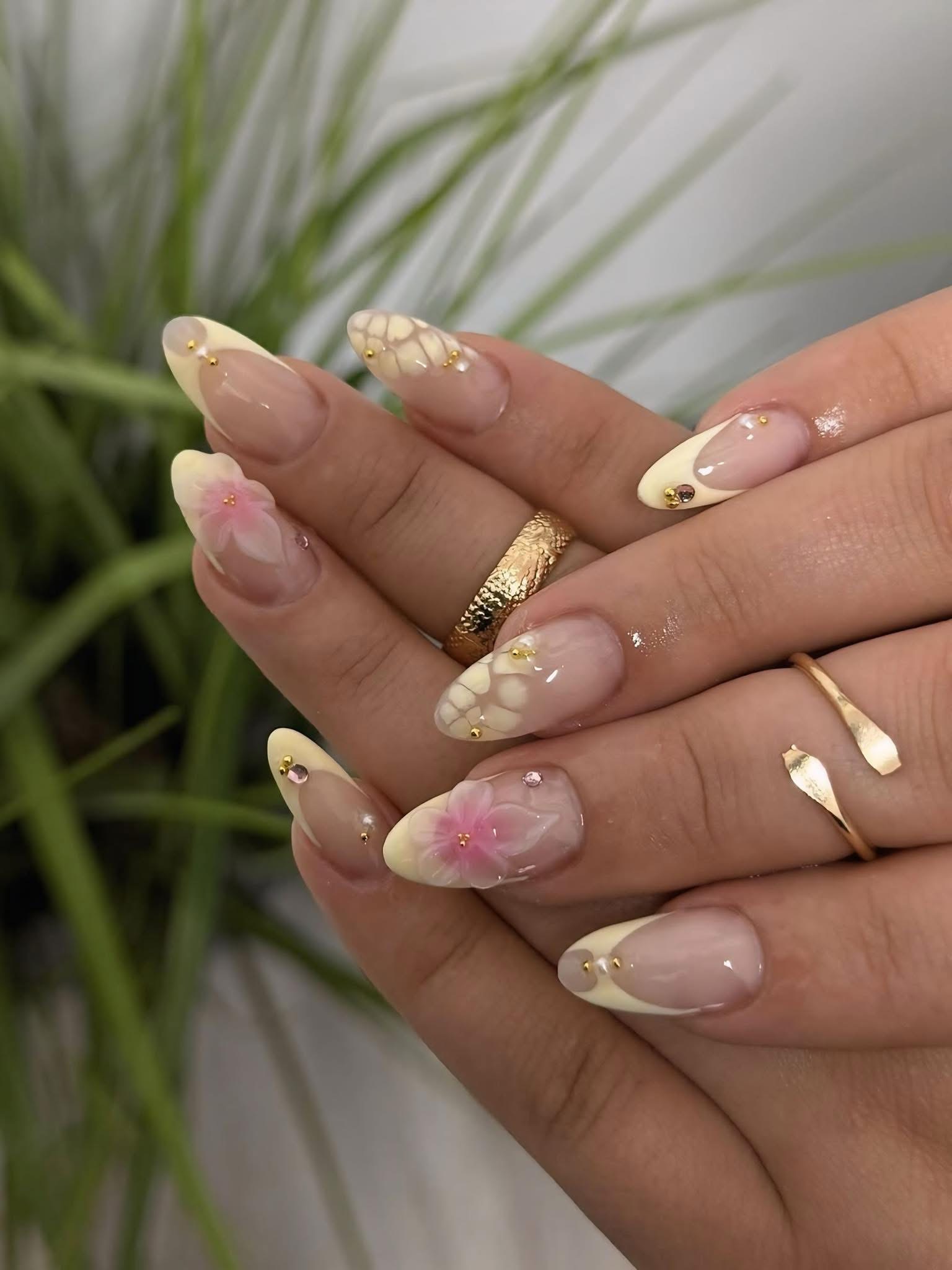 Nail Pro & Spa logo